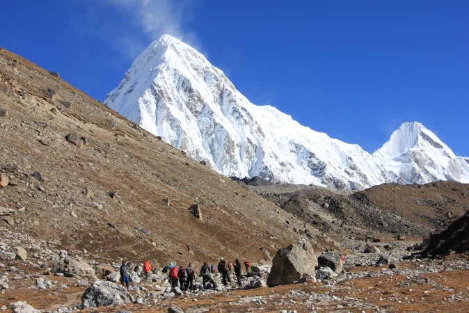 What type of weather and temperature do I expect on Everest Base Camp trek?